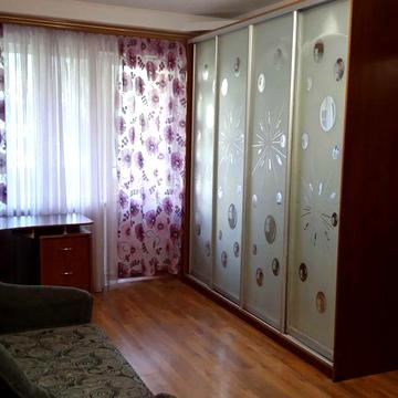 Сдам 2-к квартиру з ремонтом біля метро Академгородок