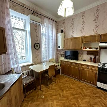 Авіаконструктора Антонова вул., 2/32 к1