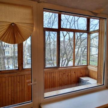 Івана Пулюя вул., 10