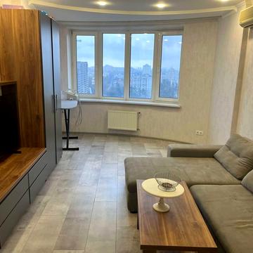 Верховинна вул., 35