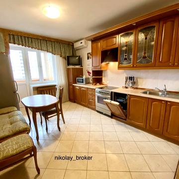 Срібнокільська вул., 24