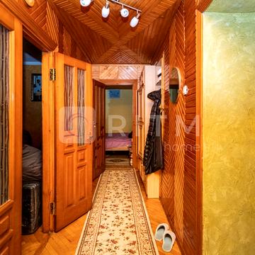 Тролейбусна вул., 4/2