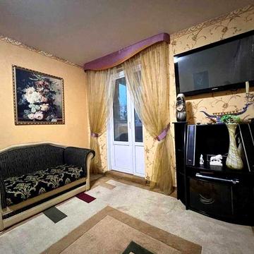 Продам 2-к квартиру З ГАРАЖЕМ Центер Виконконівська