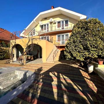 Верховинська вул.