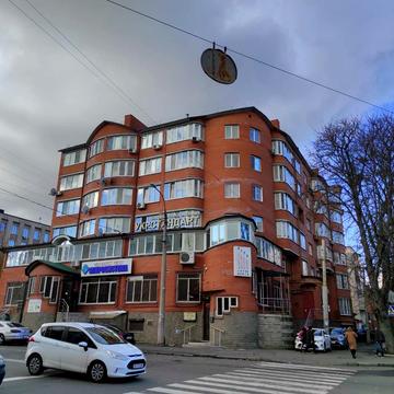 Героїв Майдану вул. (Театральна), 48