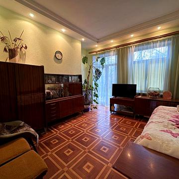 3-кімнатна вінтажна сталінка 60 м² проходять оновленя— Китаєнка 3б