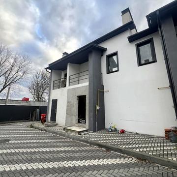 Богдана Хмельницкого вул., 1