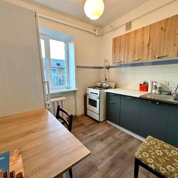 Салютна вул., 19