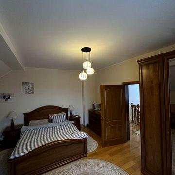 Оренда окремого будинку поряд Вікторія Гарденс