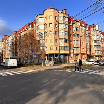 Пилипа Орлика вул. (Паризької Комуни), 24