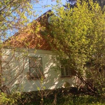 Добротний будинок з цегли для життя або туризму.