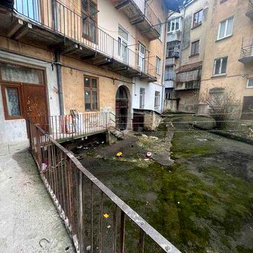 Продаж 1-кімнатної квартири в центрі Львова — вул. Карла Звіринського