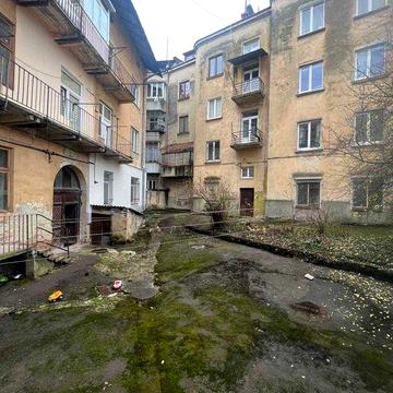 Продаж 1-кімнатної квартири в центрі Львова — вул. Карла Звіринського