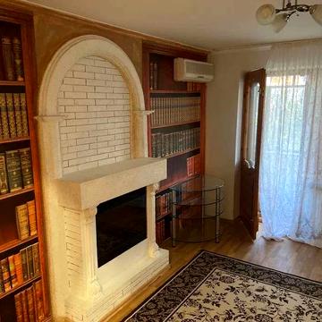 Костянтинівська вул., 44