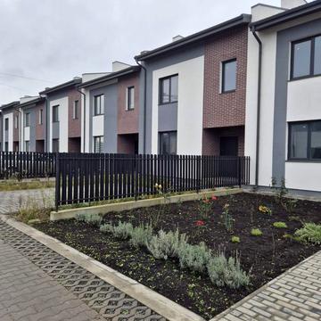 Спортивна вул., 38