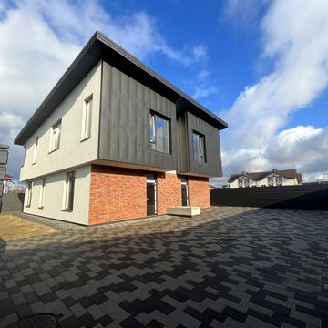 Янтарна вул., 10