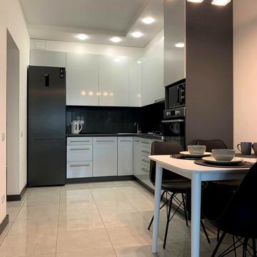 Угорська вул., 12