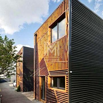 Продам сучасний таунхаус на тихій вулиці, біля м. Спортивна(код4939)