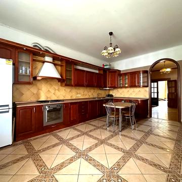 Іллі Мечникова вул., 16