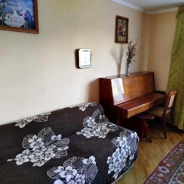 Пасічна вул., 8