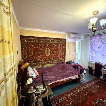 Менахем-Мендл Шнеєрсона вул. (Мініна), 11