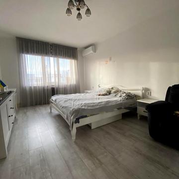 Академіка Кіпріанова вул., 4