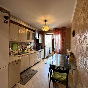 Небесної Сотні просп. (Маршала Жукова), 77