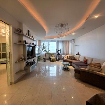 Богдана Хмельницького вул., 41