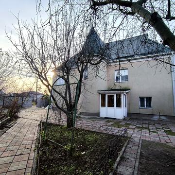 Чубинського вул., 44