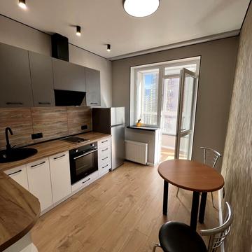 Євгена Чикаленка вул., 93/4