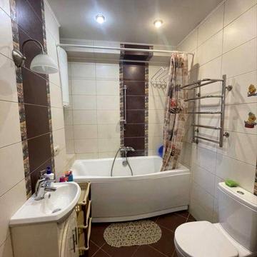 Продається хороша 1-на квартира на Грушевського 7!