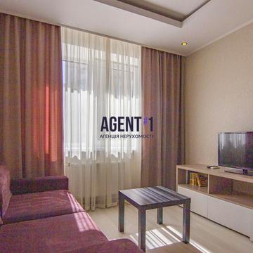 Валерія Лобановського вул., 25