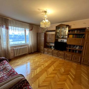 Кадетський Гай вул., 11