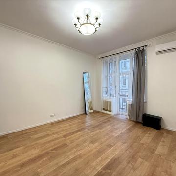 Стрілецька вул., 24