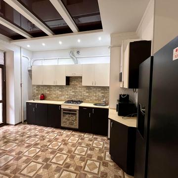 Майорівка вул., 9