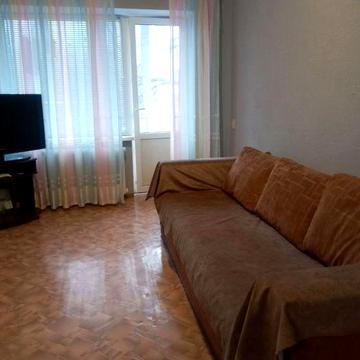 Продаж двокімнатної квартири в районі шостої школи