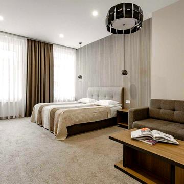 Стильна студія 55 м² у центрі Києва біля Майдану | Генератор | Укриття