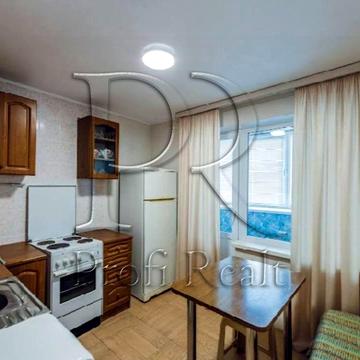 Академіка Булаховського вул., 42/43