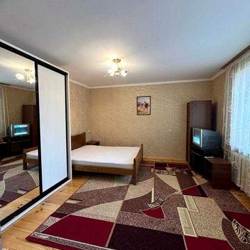 Здається 1-кімнатна  квартира студія, дуже тепла і економна