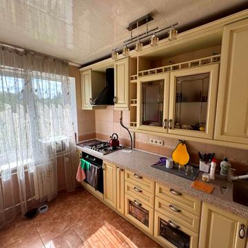 Менахем-Мендл Шнеєрсона вул. (Мініна), 3