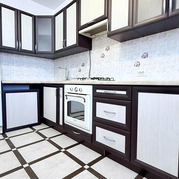 Чорновола вул., 11