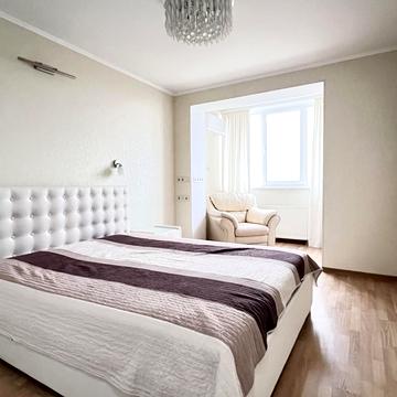 Салютна вул., 1-Б