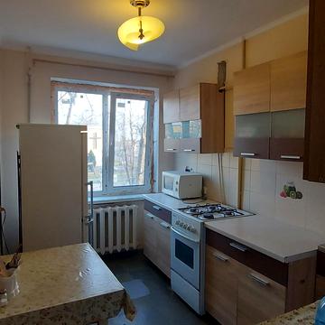 Космонавтів вул., 134