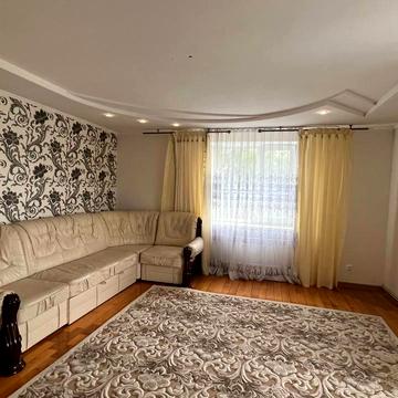 Левадна вул., 8