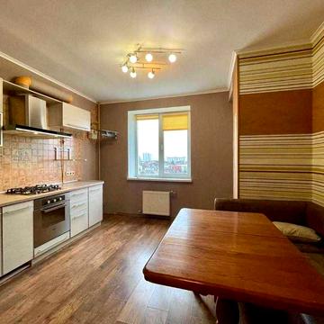 Квартира у новому теплому цегляному будинку на Вузовському