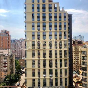 Річкова вул., 4