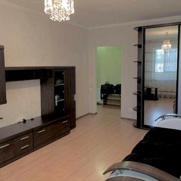 Академіка Сахарова. 1-но кім.кв від власника