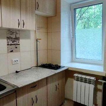 Академіка Доброхотова вул., 3