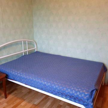 Сдам 2 комнатную квартиру. Без коммунальных услуг.