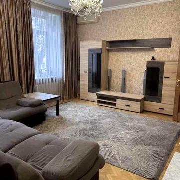 Митрофана Довнар-Запольського вул., 2/20